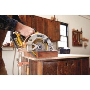 SIERRA CIRULAR 7.1/4" DEWALT DCS570B 20V MAX S/CARB. - Imagen 4